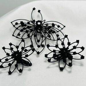 VINTAGE VENDOME BLACK WIRED BROOCH/PIN-Butterfly + Flowers CLIP Earrings SET